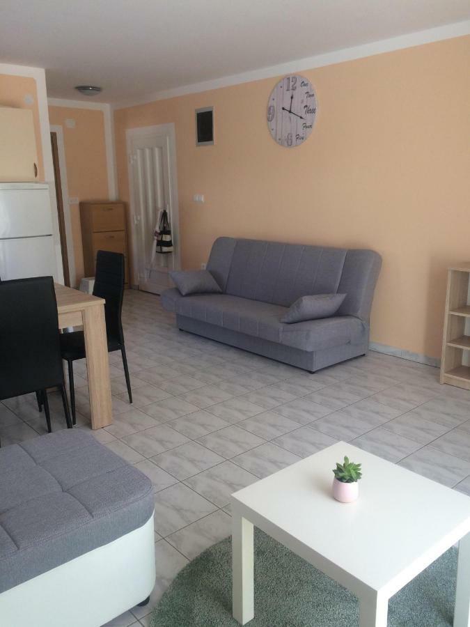 Obiteljski Apartman Filip U Blizini Plaze Za Djecu New Translation Exteriér fotografie
