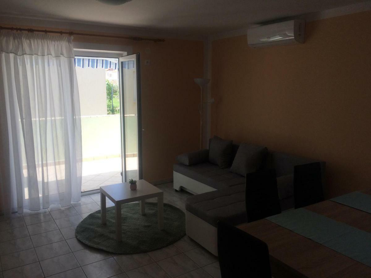 Obiteljski Apartman Filip U Blizini Plaze Za Djecu New Translation Exteriér fotografie