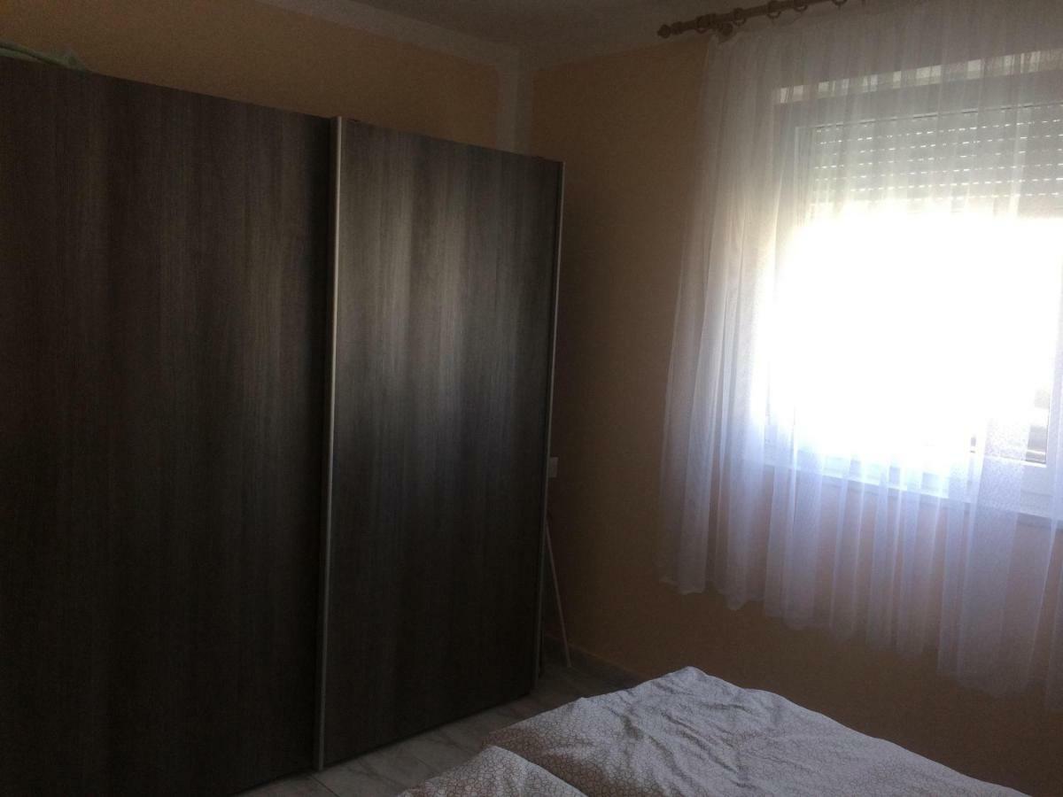 Obiteljski Apartman Filip U Blizini Plaze Za Djecu New Translation Exteriér fotografie